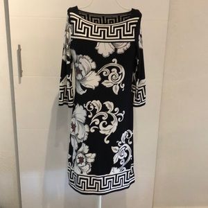 White House Black Market shift dress. Blk/crm. XS.